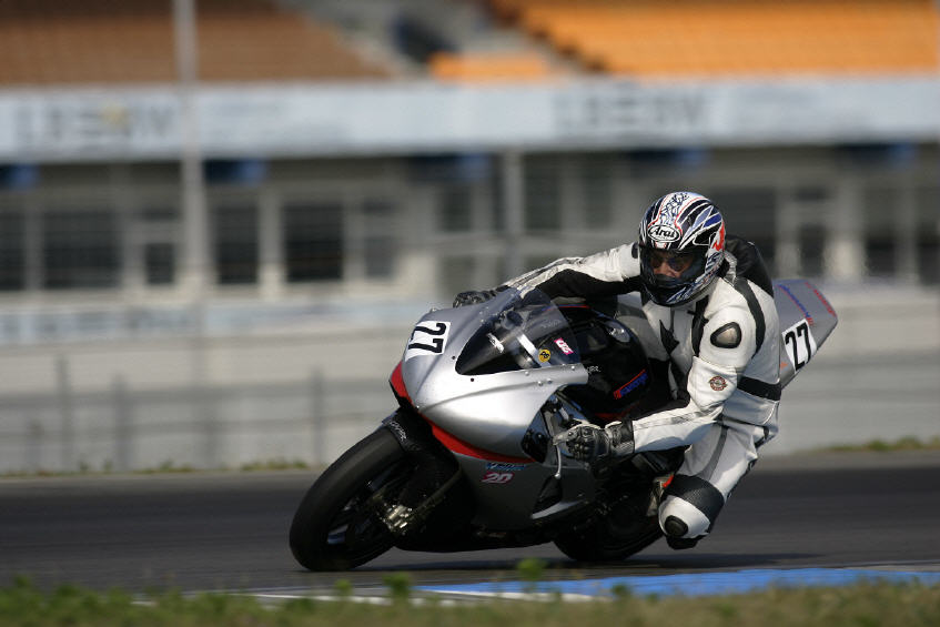 KAINZINGER Yamaha YZF-R1 – TunerGP 2004 KAINZINGER Yamaha YZF-R1 auf der Rennstrecke beim TunerGP 2004